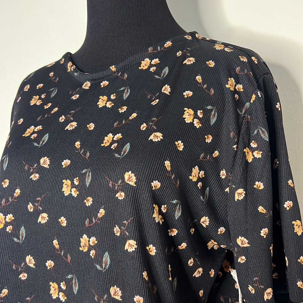 Conrado Black Floral Ribbed Tee Top S — image 4 of 8